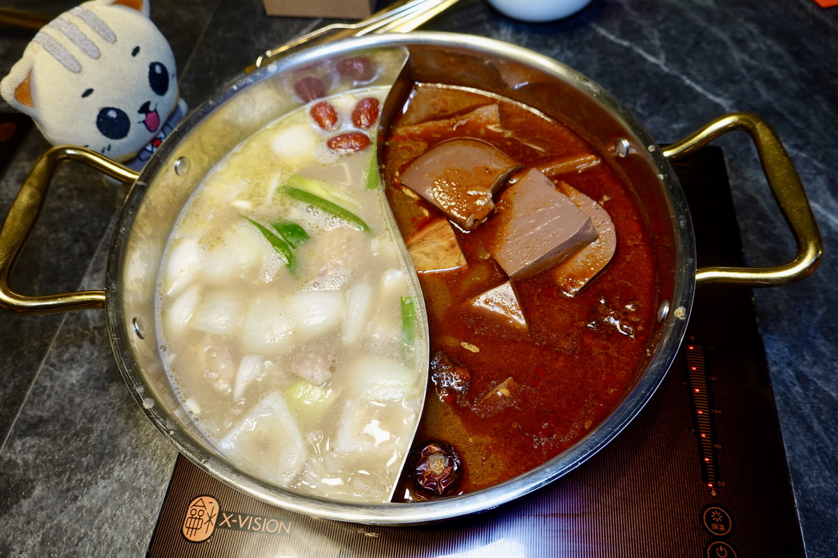 【台北大橋頭站美食】老撈麻辣火鍋2店x順天外科醫院大稻埕店 2026:「輝達」黃仁勳麻辣火鍋愛店在大稻埕展店,百年「順天外科醫院」變身古宅餐廳,特色廣東雞煲蟹香濃迷人 7228 【台北大橋頭站美食】老撈麻辣火鍋2店x順天外科醫院大稻埕店 2026:「輝達」黃仁勳麻辣火鍋愛店在大稻埕展店,百年「順天外科醫院」變身古宅餐廳,特色廣東雞煲蟹香濃迷人 7228