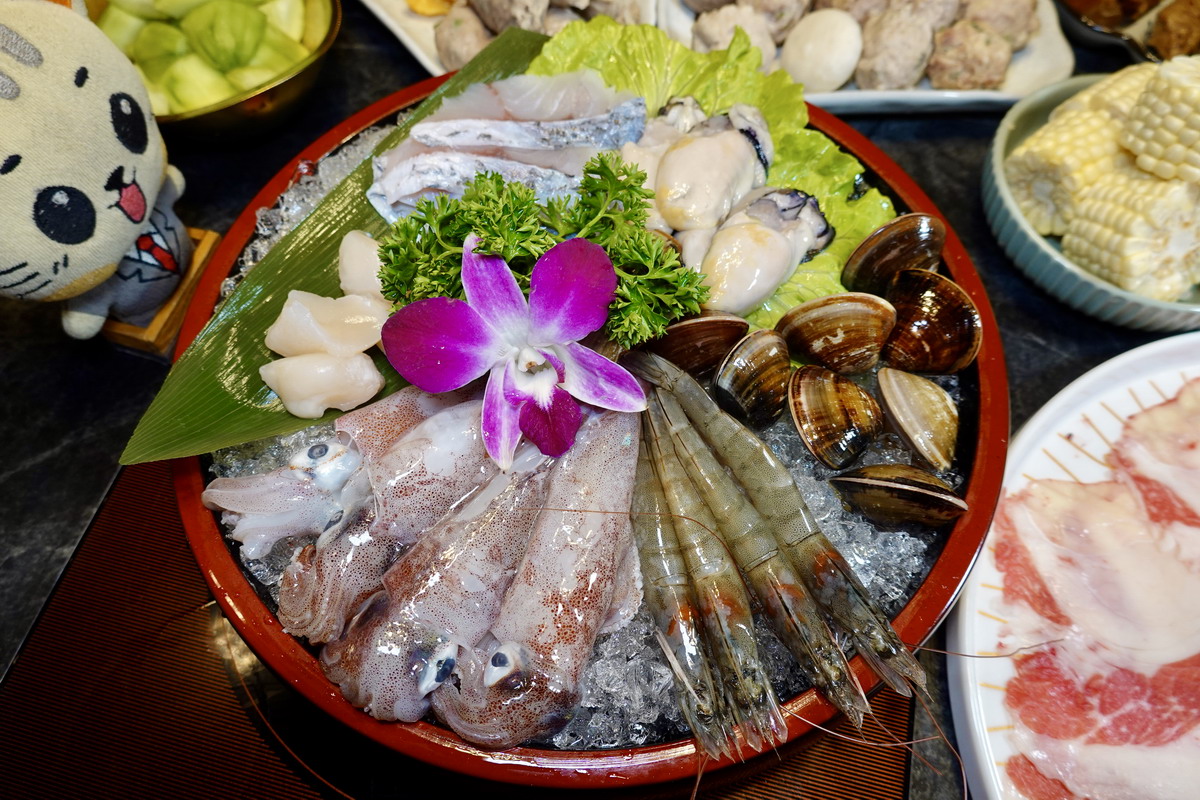 【台北大橋頭站美食】老撈麻辣火鍋2店x順天外科醫院大稻埕店 2026:「輝達」黃仁勳麻辣火鍋愛店在大稻埕展店,百年「順天外科醫院」變身古宅餐廳,特色廣東雞煲蟹香濃迷人 7228 【台北大橋頭站美食】老撈麻辣火鍋2店x順天外科醫院大稻埕店 2026:「輝達」黃仁勳麻辣火鍋愛店在大稻埕展店,百年「順天外科醫院」變身古宅餐廳,特色廣東雞煲蟹香濃迷人 7228