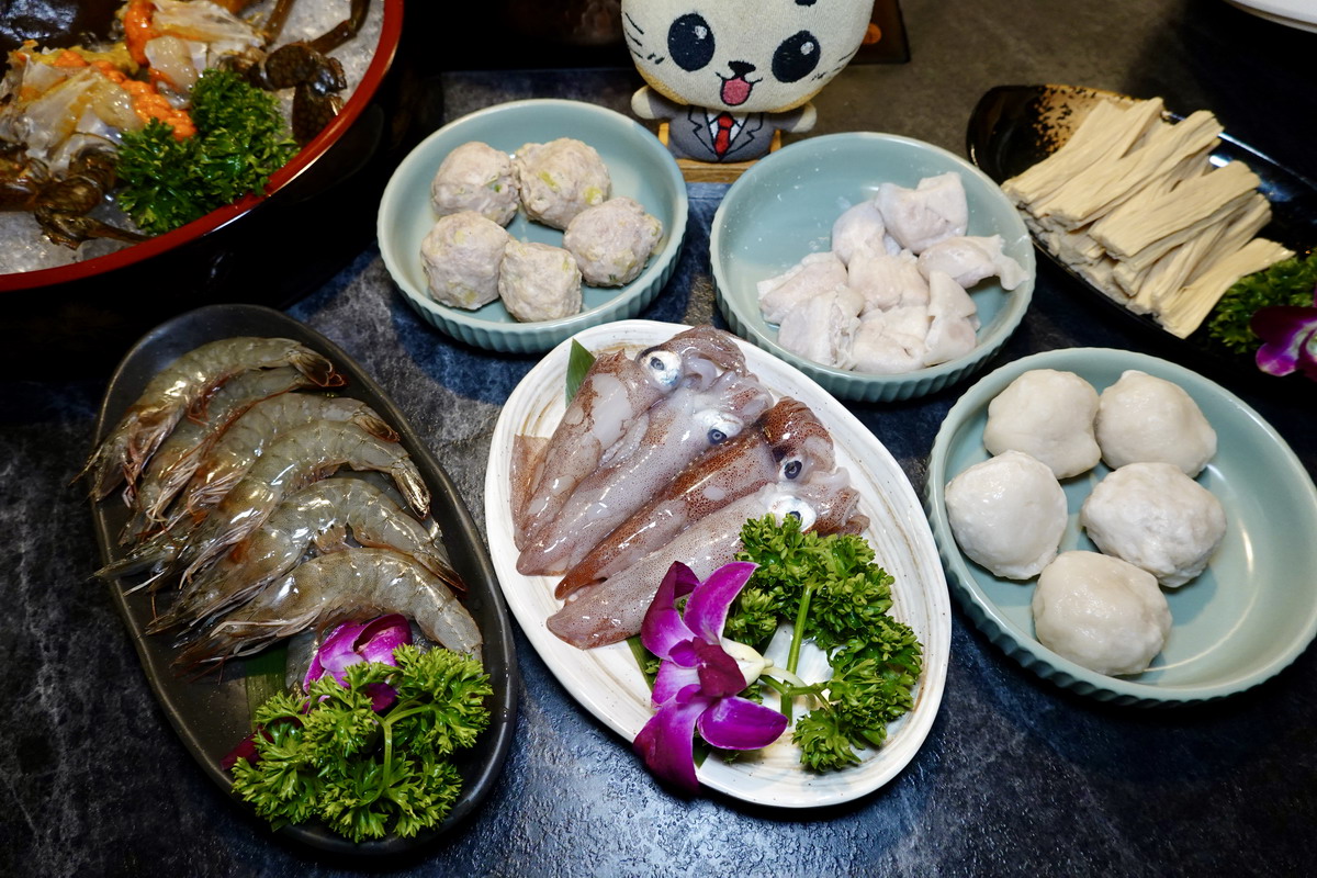 【台北大橋頭站美食】老撈麻辣火鍋2店x順天外科醫院大稻埕店 2026:「輝達」黃仁勳麻辣火鍋愛店在大稻埕展店,百年「順天外科醫院」變身古宅餐廳,特色廣東雞煲蟹香濃迷人 7228 【台北大橋頭站美食】老撈麻辣火鍋2店x順天外科醫院大稻埕店 2026:「輝達」黃仁勳麻辣火鍋愛店在大稻埕展店,百年「順天外科醫院」變身古宅餐廳,特色廣東雞煲蟹香濃迷人 7228