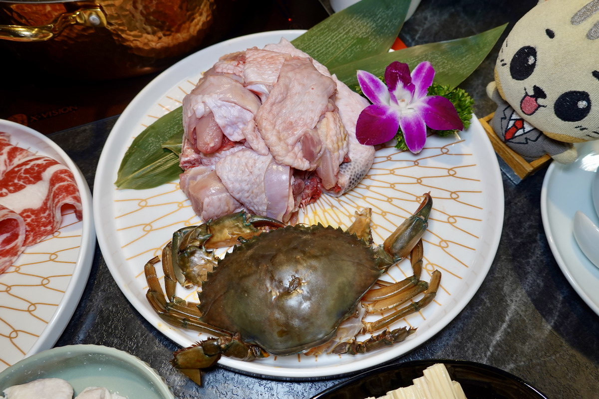 【台北大橋頭站美食】老撈麻辣火鍋2店x順天外科醫院大稻埕店 2026:「輝達」黃仁勳麻辣火鍋愛店在大稻埕展店,百年「順天外科醫院」變身古宅餐廳,特色廣東雞煲蟹香濃迷人 7228 【台北大橋頭站美食】老撈麻辣火鍋2店x順天外科醫院大稻埕店 2026:「輝達」黃仁勳麻辣火鍋愛店在大稻埕展店,百年「順天外科醫院」變身古宅餐廳,特色廣東雞煲蟹香濃迷人 7228