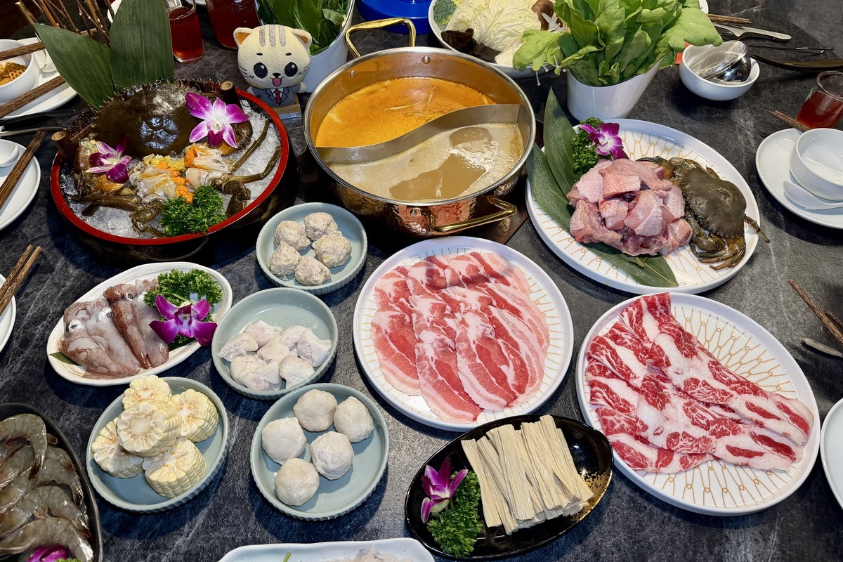 即時熱門文章：【台北大橋頭站美食】老撈麻辣火鍋2店x順天外科醫院大稻埕店 2026：「輝達」黃仁勳麻辣火鍋愛店在大稻埕展店，百年「順天外科醫院」變身古宅餐廳，特色廣東雞煲蟹香濃迷人 7228