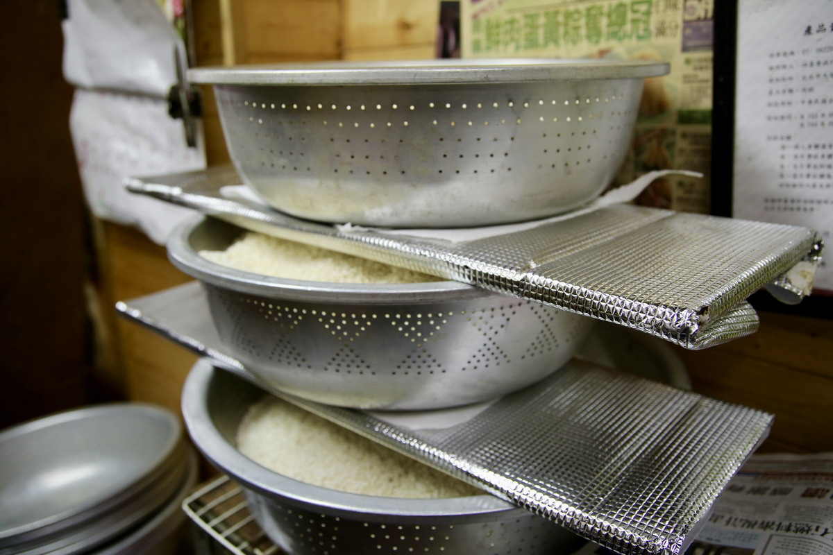 【台北大安站美食】四喜粽子 2026：隱身在信維市場二樓超難找，卻是超好吃的冠軍湖州粽子，端午節一定要先預訂 7226