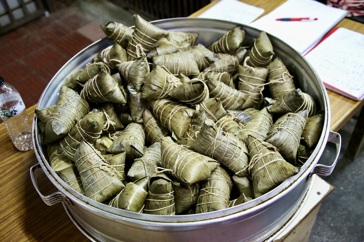 【台北大安站美食】四喜粽子 2026：隱身在信維市場二樓超難找，卻是超好吃的冠軍湖州粽子，端午節一定要先預訂 7226