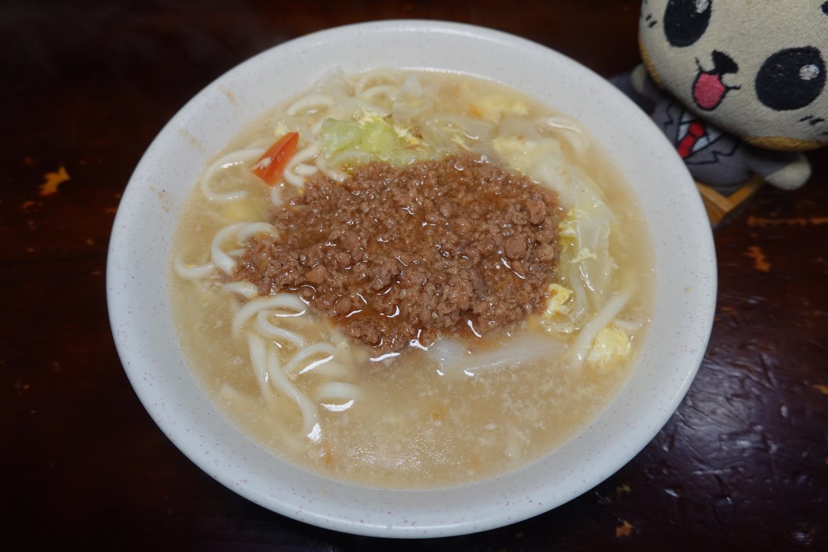 【台北西門站美食】龍記搶鍋麵 2026：好店不怕巷子深，只賣一種麵就可以闖蕩江湖40多年，加蒜蓉是好吃的秘訣，小菜豬腳不要錯過 7231