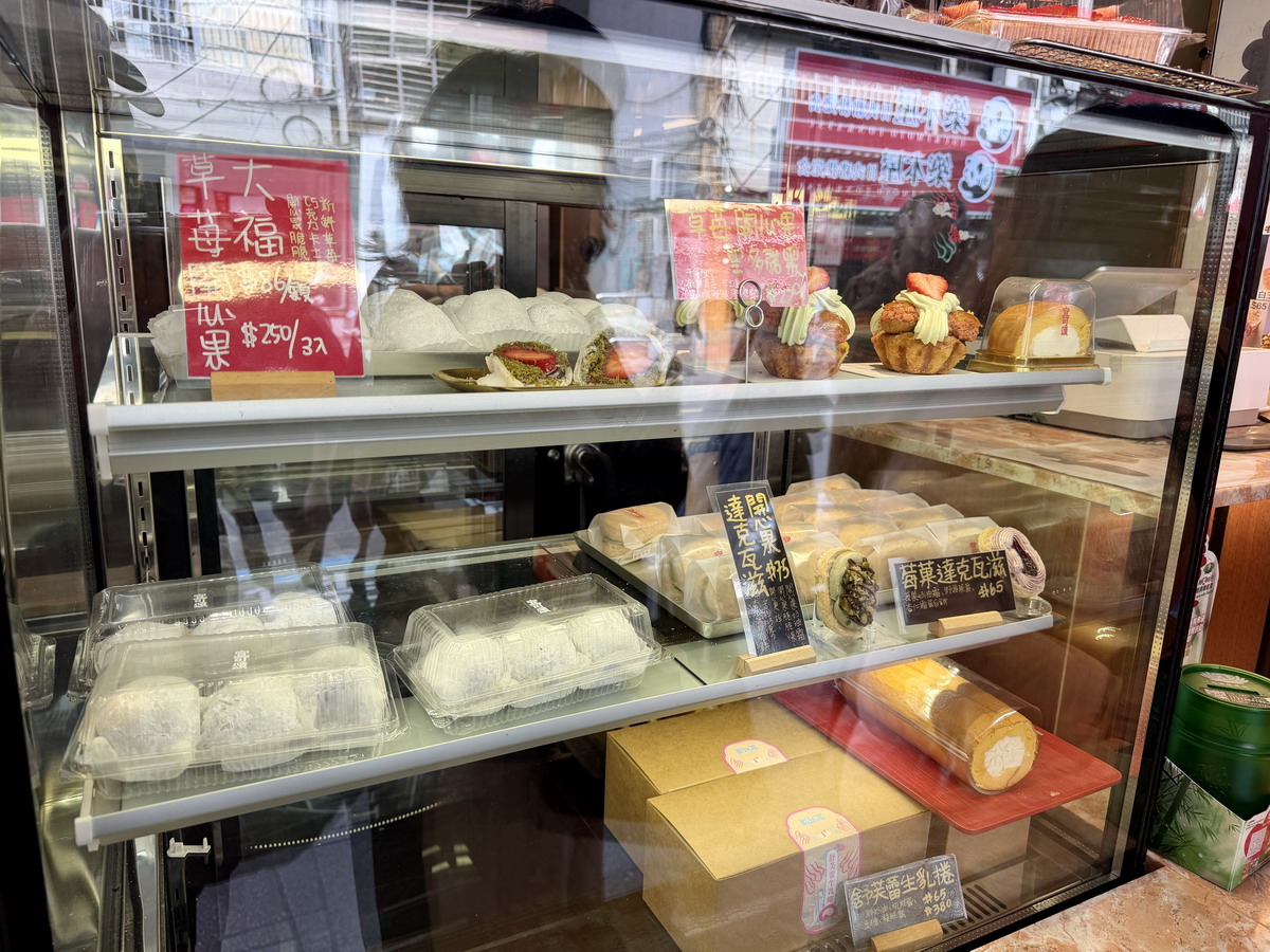 【台北市中山國中站美食】宜可頌 2026:外表很法式但內心卻很台的可頌專賣店,台式口味如鵝油香蔥、明太子、青蒜香腸、蜜汁叉燒都可以做成可頌,低調小店卻是每天排隊人潮不斷 7236 【台北市中山國中站美食】宜可頌 2026:外表很法式但內心卻很台的可頌專賣店,台式口味如鵝油香蔥、明太子、青蒜香腸、蜜汁叉燒都可以做成可頌,低調小店卻是每天排隊人潮不斷 7236