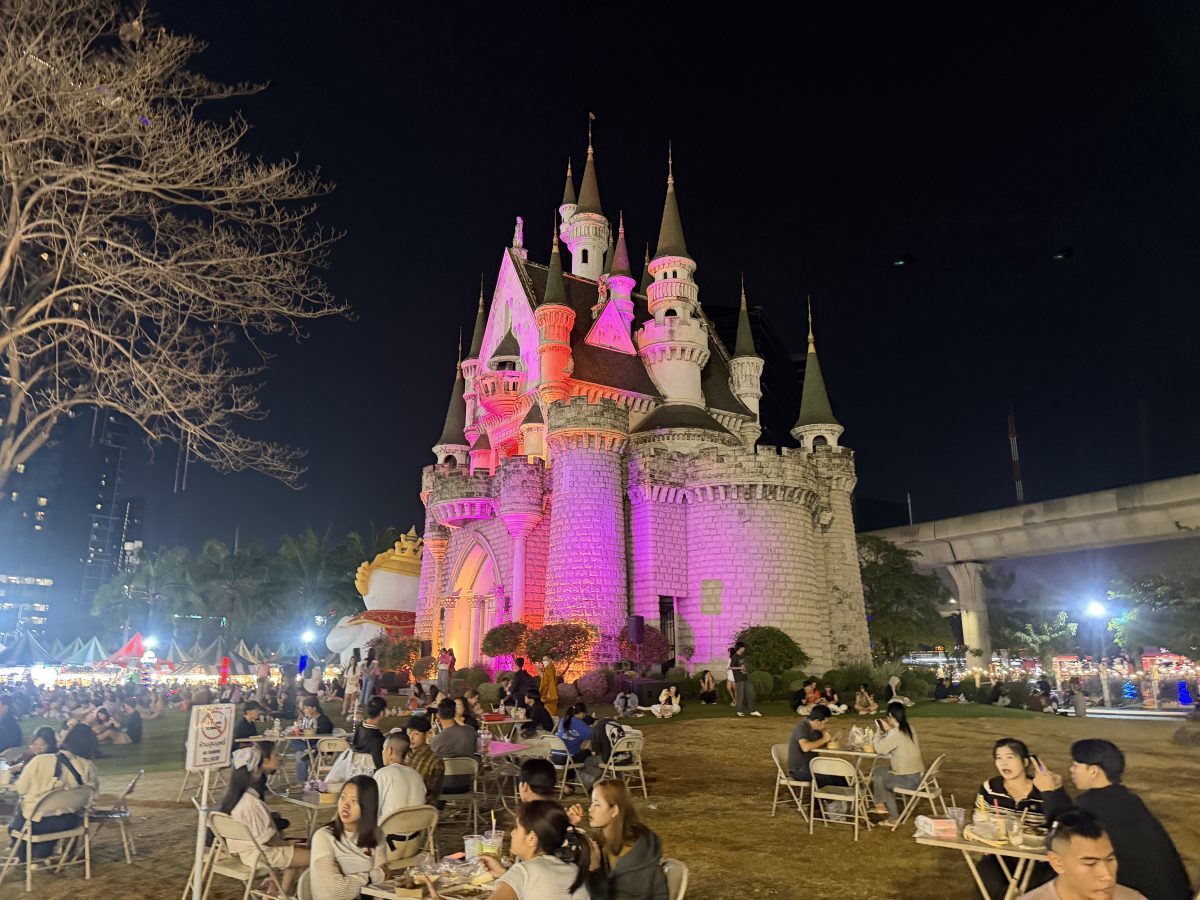 【泰國曼谷夜市】里多安城堡夜市Liabduan Danneramit Night Market 2026：曼谷熱門新興夜市，尚未觀光化，可以體驗在地人生活，水燈節有放水燈 7238 