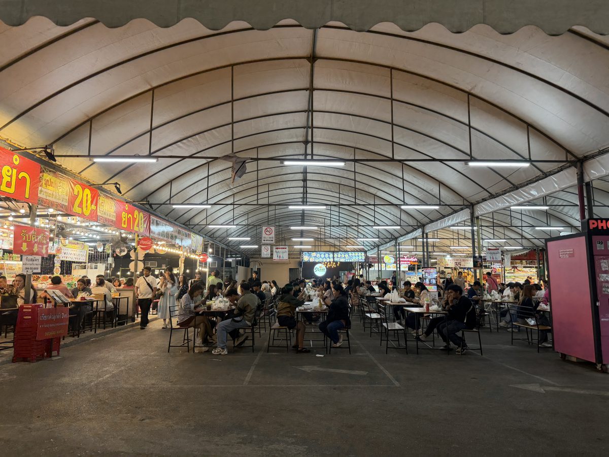 【泰國曼谷夜市】里多安城堡夜市Liabduan Danneramit Night Market 2026：曼谷熱門新興夜市，尚未觀光化，可以體驗在地人生活，水燈節有放水燈 7238 