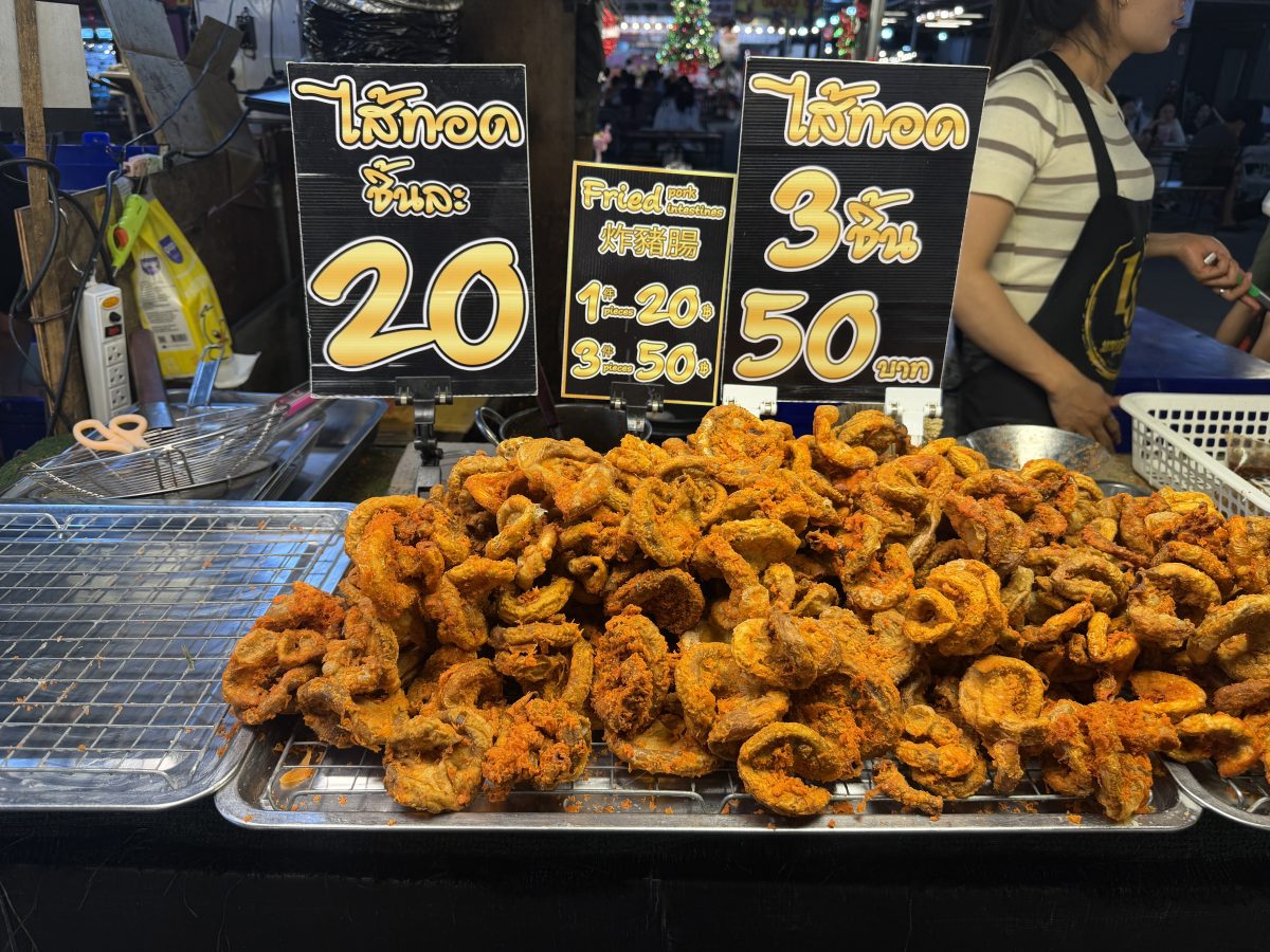 【泰國曼谷夜市】里多安城堡夜市Liabduan Danneramit Night Market 2026：曼谷熱門新興夜市，尚未觀光化，可以體驗在地人生活，水燈節有放水燈 7238 