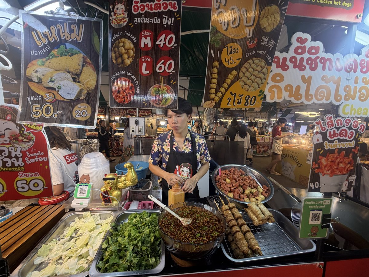 【泰國曼谷夜市】里多安城堡夜市Liabduan Danneramit Night Market 2026：曼谷熱門新興夜市，尚未觀光化，可以體驗在地人生活，水燈節有放水燈 7238 