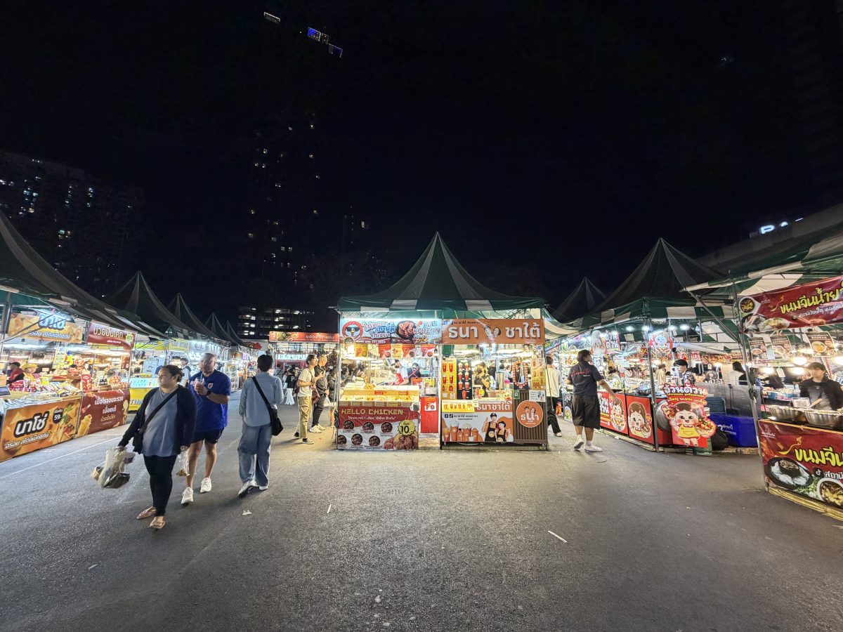 【泰國曼谷夜市】里多安城堡夜市Liabduan Danneramit Night Market 2026：曼谷熱門新興夜市，尚未觀光化，可以體驗在地人生活，水燈節有放水燈 7238 