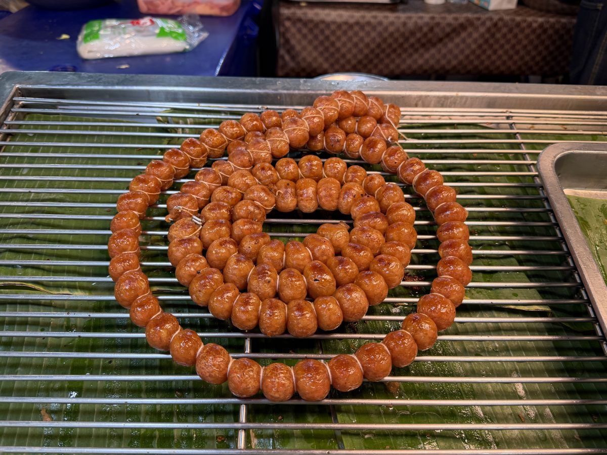 【泰國曼谷夜市】里多安城堡夜市Liabduan Danneramit Night Market 2026：曼谷熱門新興夜市，尚未觀光化，可以體驗在地人生活，水燈節有放水燈 7238 