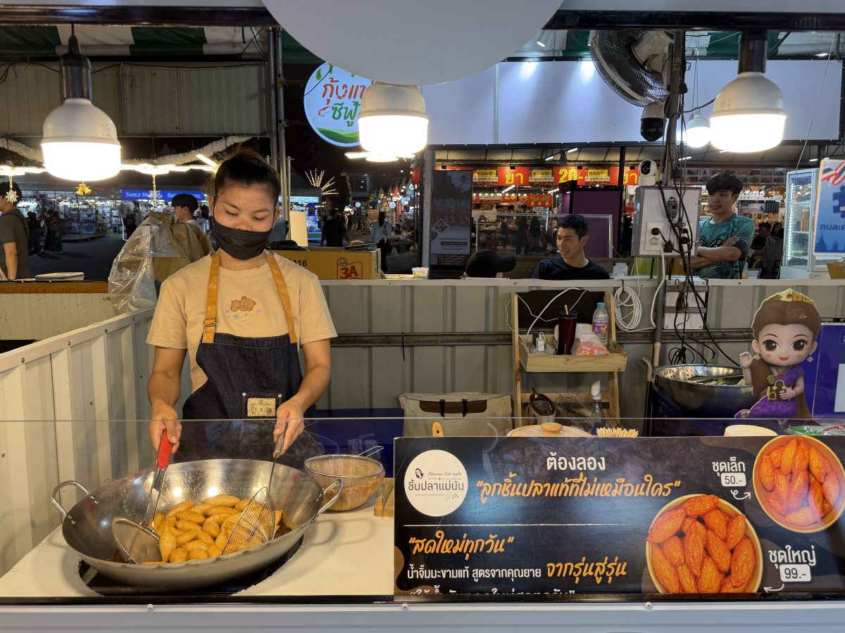 【泰國曼谷夜市】里多安城堡夜市Liabduan Danneramit Night Market 2026：曼谷熱門新興夜市，尚未觀光化，可以體驗在地人生活，水燈節有放水燈 7238 