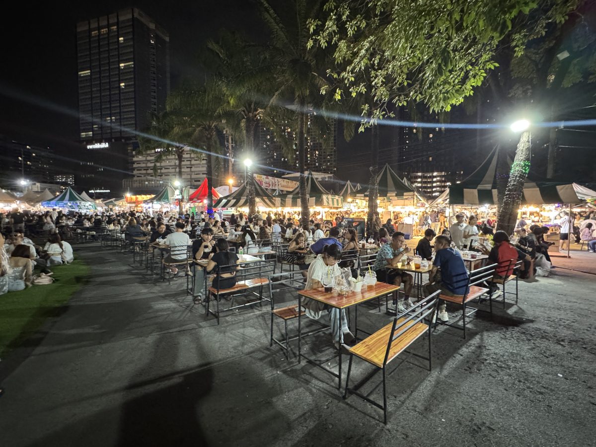 【泰國曼谷夜市】里多安城堡夜市Liabduan Danneramit Night Market 2026：曼谷熱門新興夜市，尚未觀光化，可以體驗在地人生活，水燈節有放水燈 7238 