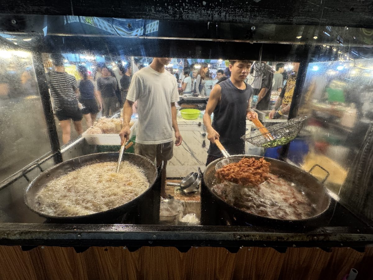 【泰國曼谷夜市】里多安城堡夜市Liabduan Danneramit Night Market 2026：曼谷熱門新興夜市，尚未觀光化，可以體驗在地人生活，水燈節有放水燈 7238 