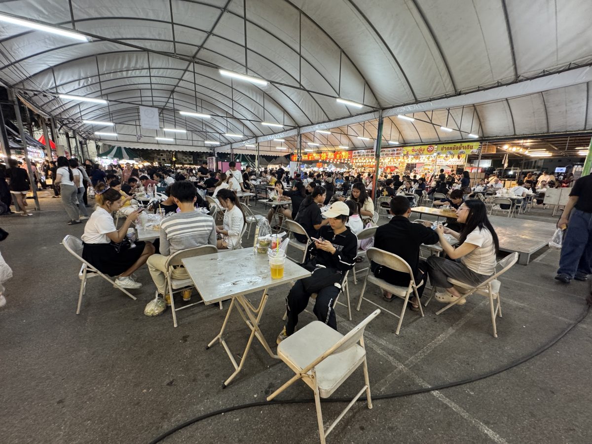 【泰國曼谷夜市】里多安城堡夜市Liabduan Danneramit Night Market 2026：曼谷熱門新興夜市，尚未觀光化，可以體驗在地人生活，水燈節有放水燈 7238 