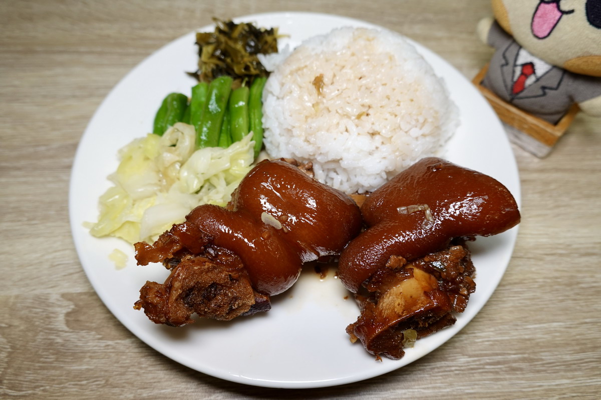 【台北忠孝復興站美食】任氏正宗揚州獅子頭專賣店 2026：台北必吃獅子頭搬新家還開小吃店，獅子頭滷白菜美味可口，還有獅子頭肉夾膜和滷豬腳（可接餐廳訂單） 7316