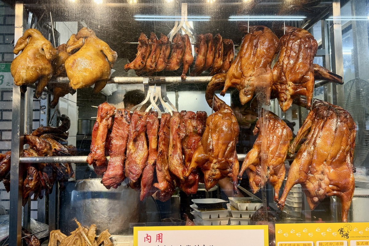 【台北南京復興站美食】家鴻燒鵝 2026：興安街每天排隊的燒臘便當名店，鵝腿飯超搶手，燒鴨、油雞、叉燒與廣炒麵都好吃 7240