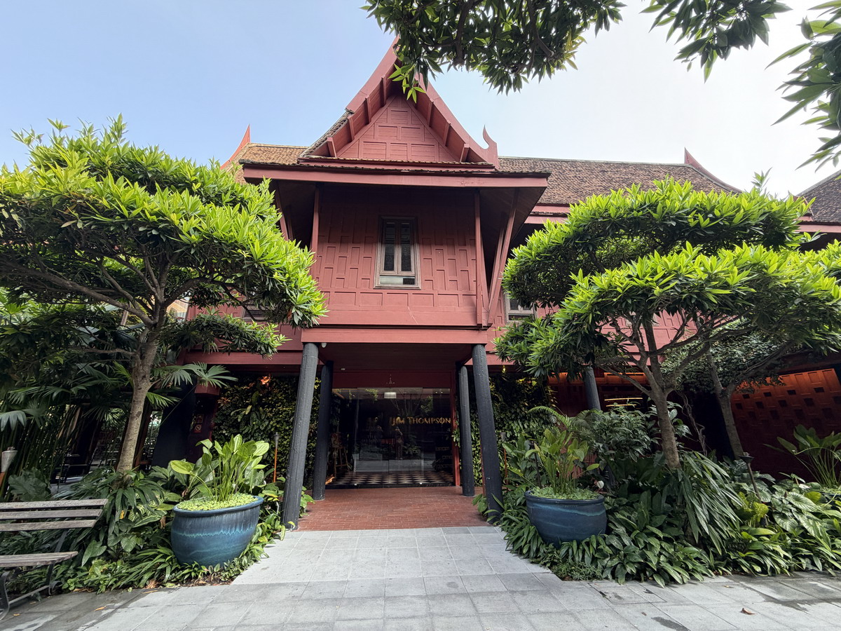 【泰國曼谷旅遊】湯普生博物館 Jim Thompson House Meseum 2026:美籍泰國絲綢大王的傳奇人生與他親自設計的泰式建築及古董珍藏,曼谷深度文化之旅 7251 【泰國曼谷旅遊】湯普生博物館 Jim Thompson House Meseum 2026:美籍泰國絲綢大王的傳奇人生與他親自設計的泰式建築及古董珍藏,曼谷深度文化之旅 7251