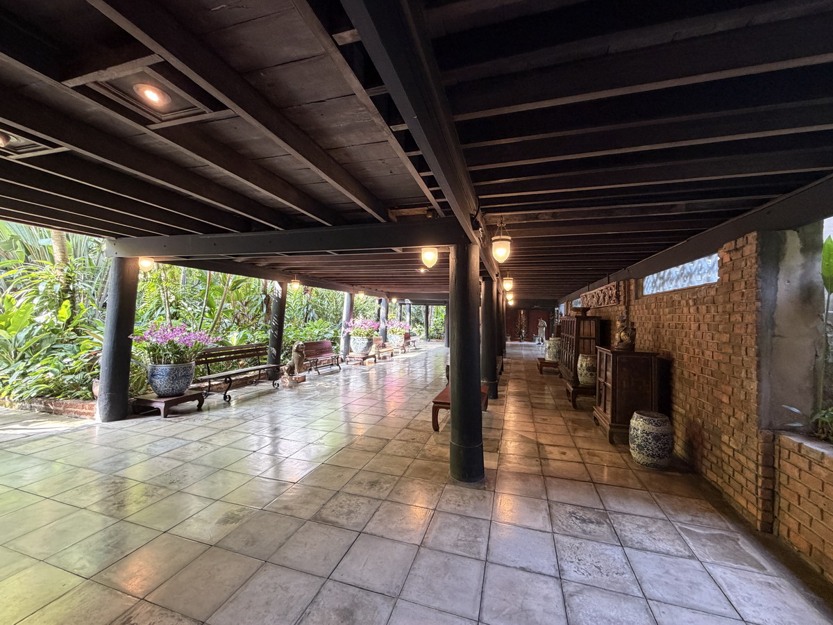 【泰國曼谷旅遊】湯普生博物館 Jim Thompson House Meseum 2026:美籍泰國絲綢大王的傳奇人生與他親自設計的泰式建築及古董珍藏,曼谷深度文化之旅 7251 【泰國曼谷旅遊】湯普生博物館 Jim Thompson House Meseum 2026:美籍泰國絲綢大王的傳奇人生與他親自設計的泰式建築及古董珍藏,曼谷深度文化之旅 7251