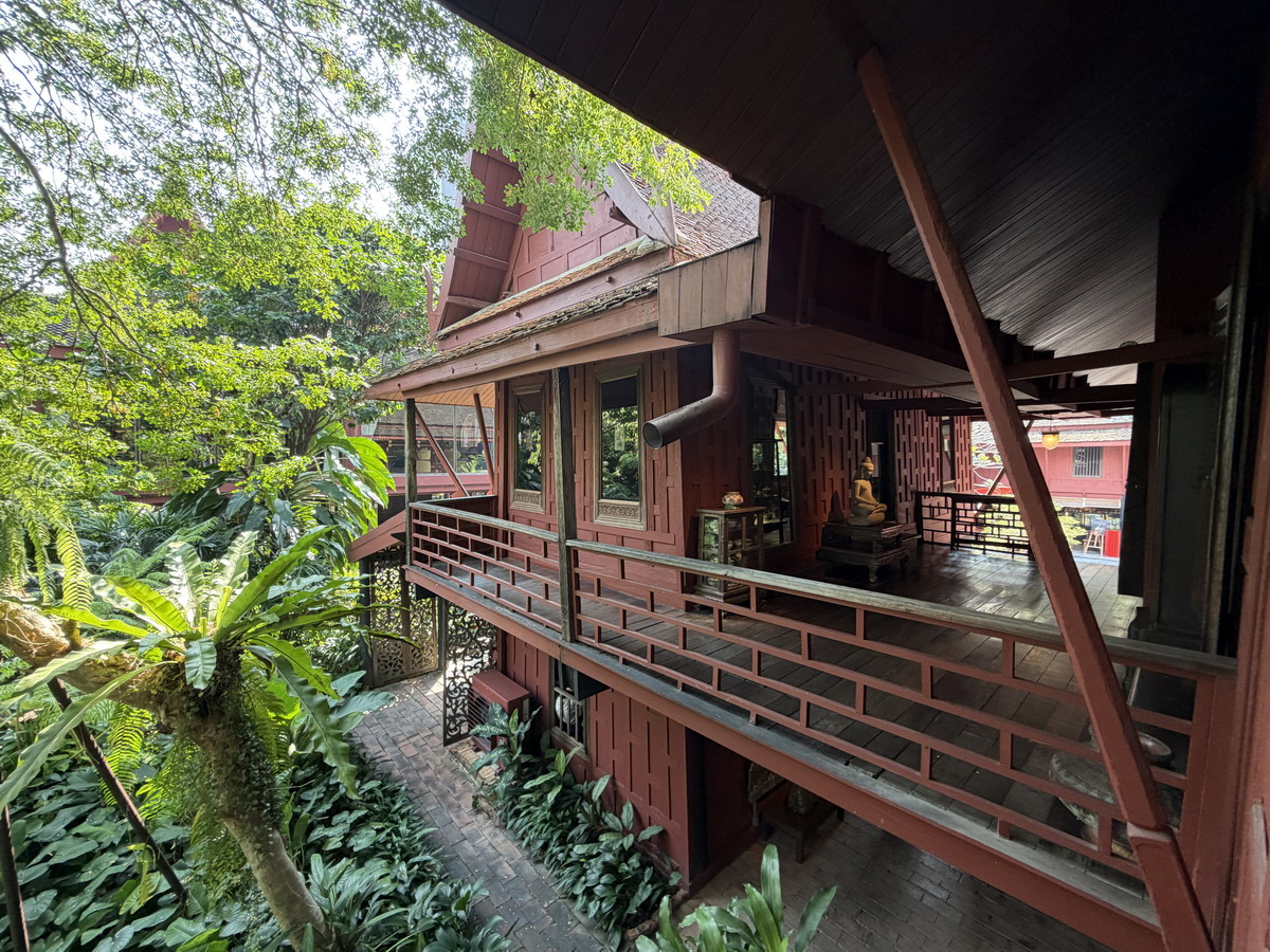 【泰國曼谷旅遊】湯普生博物館 Jim Thompson House Meseum 2026:美籍泰國絲綢大王的傳奇人生與他親自設計的泰式建築及古董珍藏,曼谷深度文化之旅 7251 【泰國曼谷旅遊】湯普生博物館 Jim Thompson House Meseum 2026:美籍泰國絲綢大王的傳奇人生與他親自設計的泰式建築及古董珍藏,曼谷深度文化之旅 7251