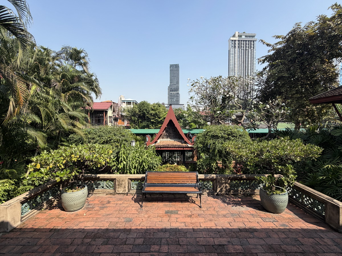 【泰國曼谷旅遊】湯普生博物館 Jim Thompson House Meseum 2026:美籍泰國絲綢大王的傳奇人生與他親自設計的泰式建築及古董珍藏,曼谷深度文化之旅 7251 【泰國曼谷旅遊】湯普生博物館 Jim Thompson House Meseum 2026:美籍泰國絲綢大王的傳奇人生與他親自設計的泰式建築及古董珍藏,曼谷深度文化之旅 7251