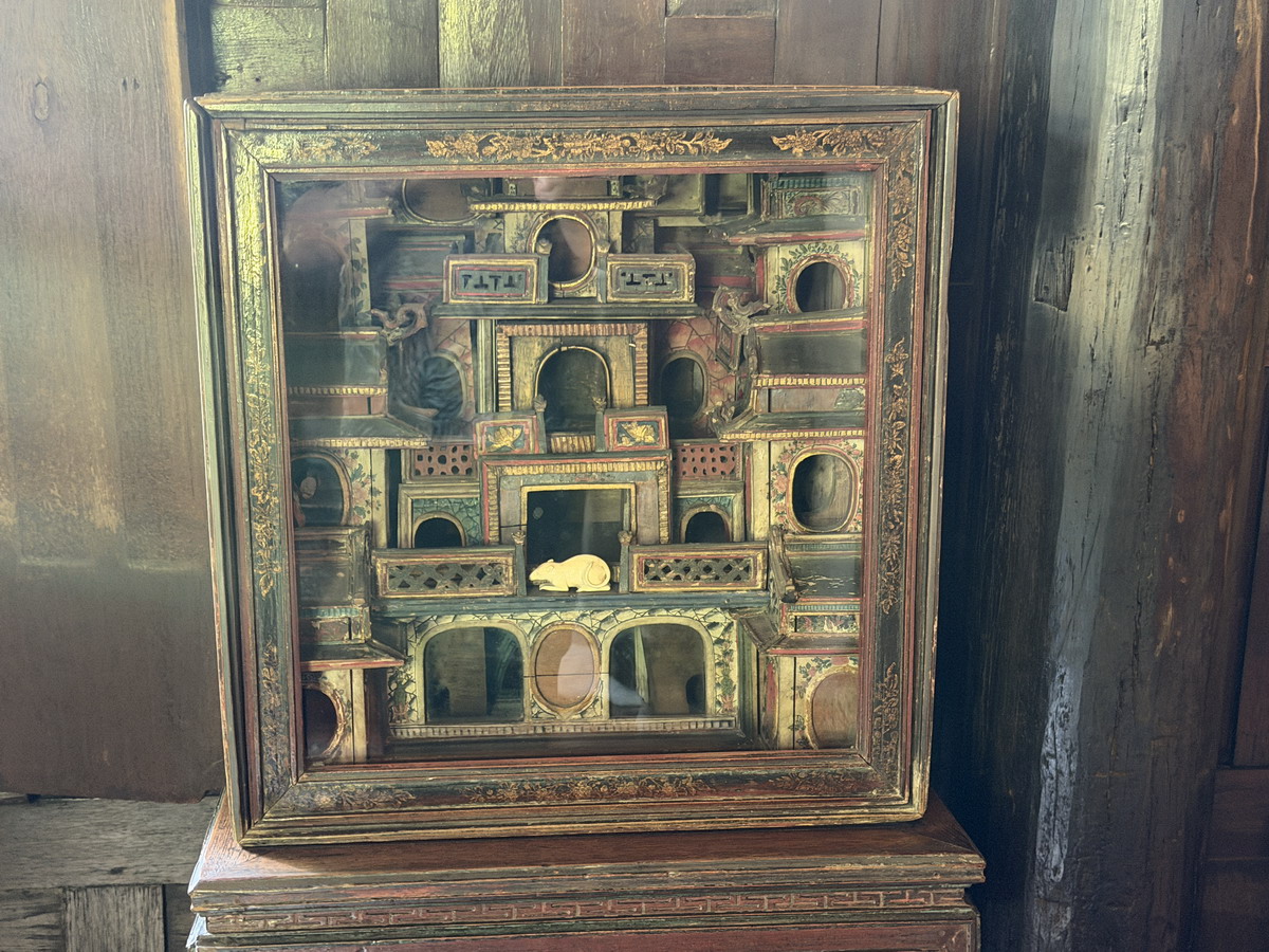 【泰國曼谷旅遊】湯普生博物館 Jim Thompson House Meseum 2026:美籍泰國絲綢大王的傳奇人生與他親自設計的泰式建築及古董珍藏,曼谷深度文化之旅 7251 【泰國曼谷旅遊】湯普生博物館 Jim Thompson House Meseum 2026:美籍泰國絲綢大王的傳奇人生與他親自設計的泰式建築及古董珍藏,曼谷深度文化之旅 7251