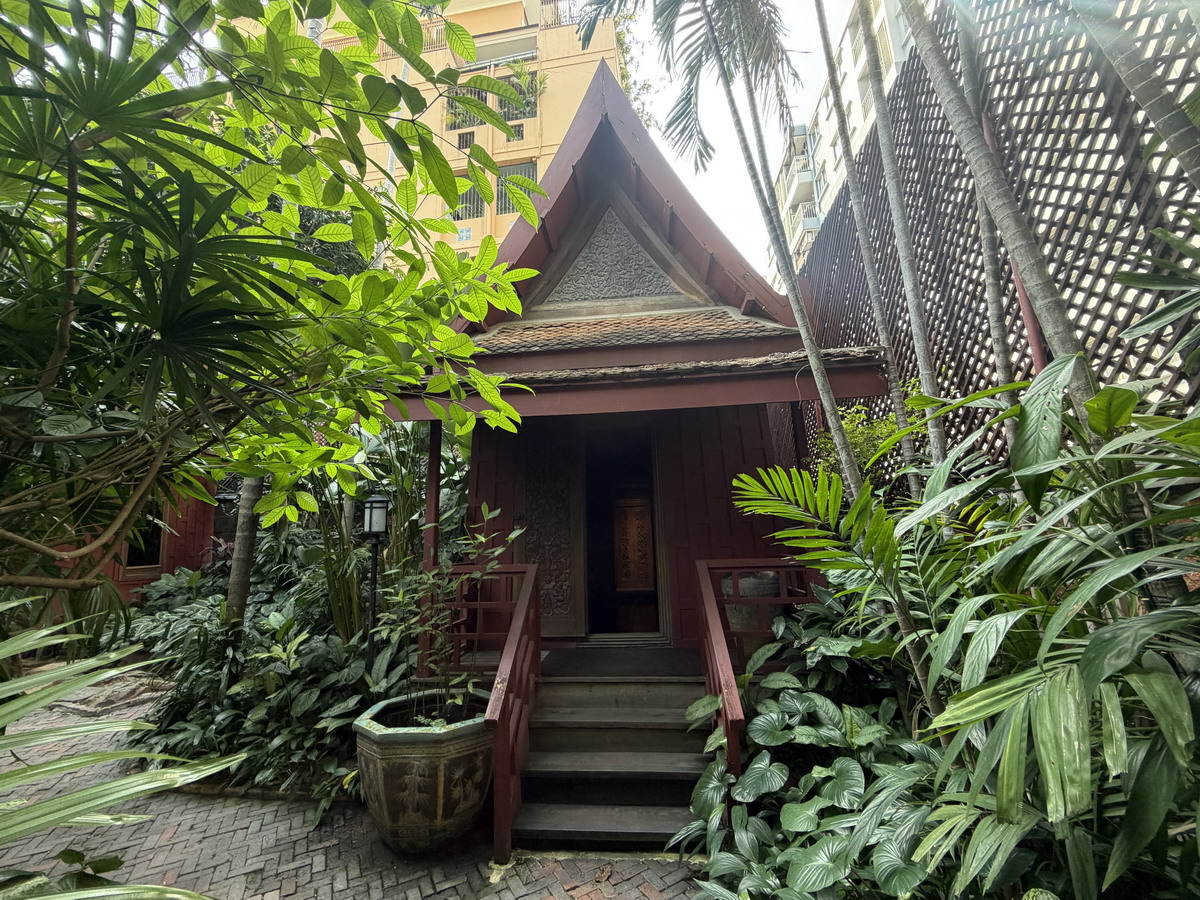 【泰國曼谷旅遊】湯普生博物館 Jim Thompson House Meseum 2026:美籍泰國絲綢大王的傳奇人生與他親自設計的泰式建築及古董珍藏,曼谷深度文化之旅 7251 【泰國曼谷旅遊】湯普生博物館 Jim Thompson House Meseum 2026:美籍泰國絲綢大王的傳奇人生與他親自設計的泰式建築及古董珍藏,曼谷深度文化之旅 7251