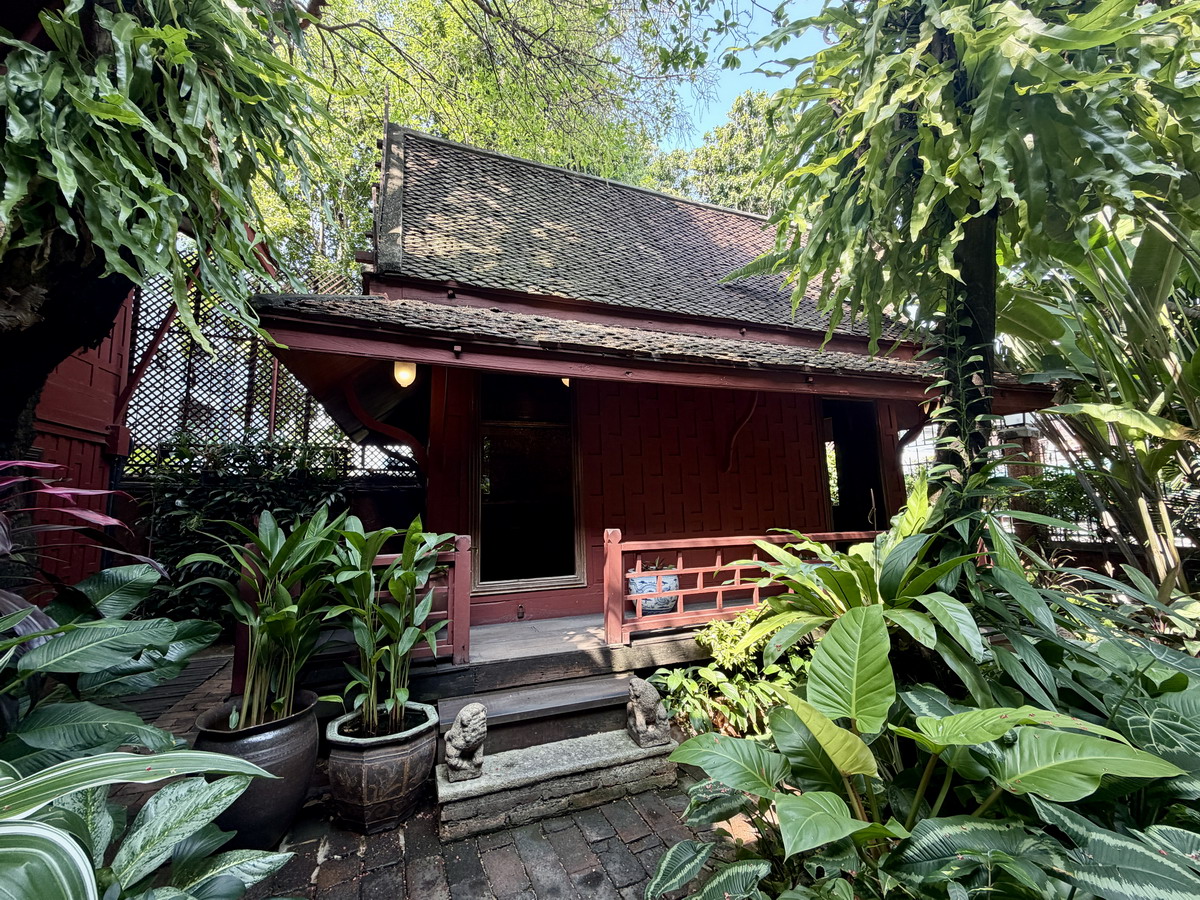 【泰國曼谷旅遊】湯普生博物館 Jim Thompson House Meseum 2026:美籍泰國絲綢大王的傳奇人生與他親自設計的泰式建築及古董珍藏,曼谷深度文化之旅 7251 【泰國曼谷旅遊】湯普生博物館 Jim Thompson House Meseum 2026:美籍泰國絲綢大王的傳奇人生與他親自設計的泰式建築及古董珍藏,曼谷深度文化之旅 7251