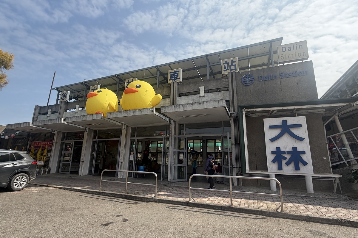 【台南旅遊】山嵐號觀光列車 2026：全台最美豪華觀光列車，首度行駛彰化—台南線，一邊欣賞嘉南田野景色，一邊享受五星級精緻便當，台灣也有浪漫的鐵道之旅（預售票搶購中）