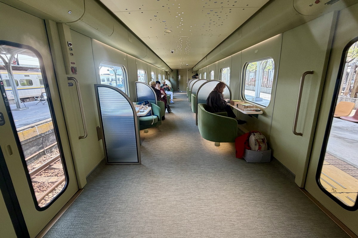 【台南旅遊】山嵐號觀光列車 2026：全台最美豪華觀光列車，首度行駛彰化—台南線，一邊欣賞嘉南田野景色，一邊享受五星級精緻便當，台灣也有浪漫的鐵道之旅（預售票搶購中）