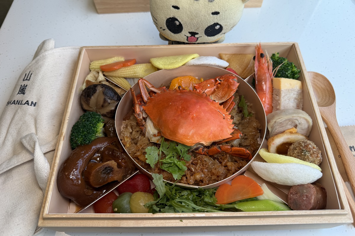 【台南旅遊】山嵐號觀光列車 2026：全台最美豪華觀光列車，首度行駛彰化—台南線，一邊欣賞嘉南田野景色，一邊享受五星級精緻便當，台灣也有浪漫的鐵道之旅（預售票搶購中）