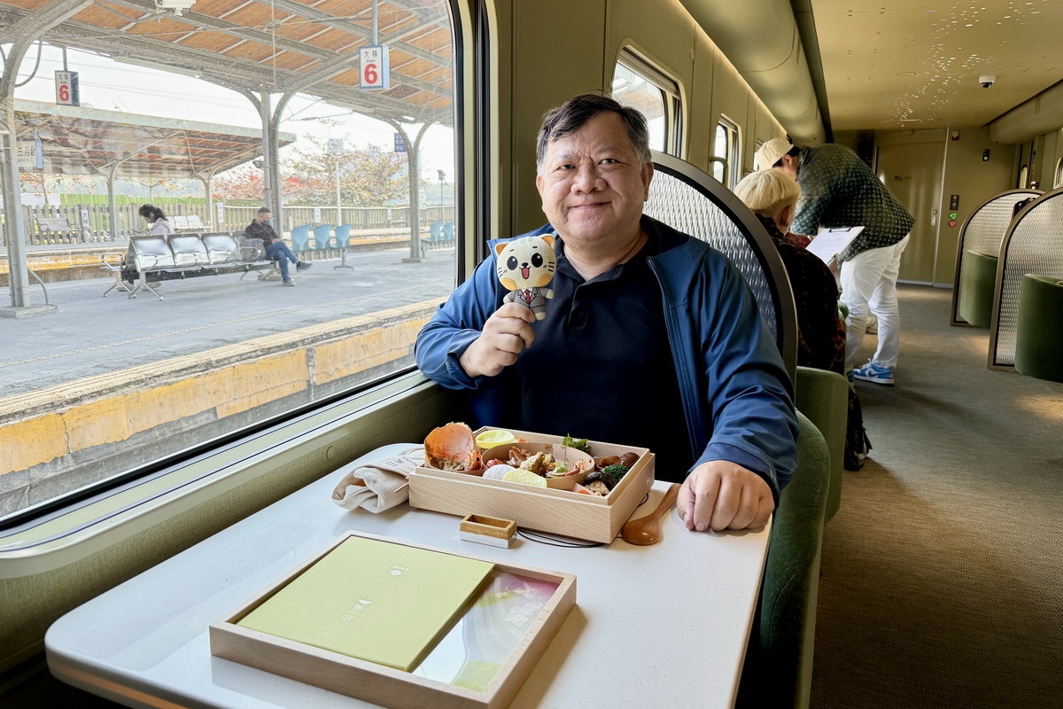 【台南旅遊】山嵐號觀光列車 2026：全台最美豪華觀光列車，首度行駛彰化—台南線，一邊欣賞嘉南田野景色，一邊享受五星級精緻便當，台灣也有浪漫的鐵道之旅（預售票搶購中）