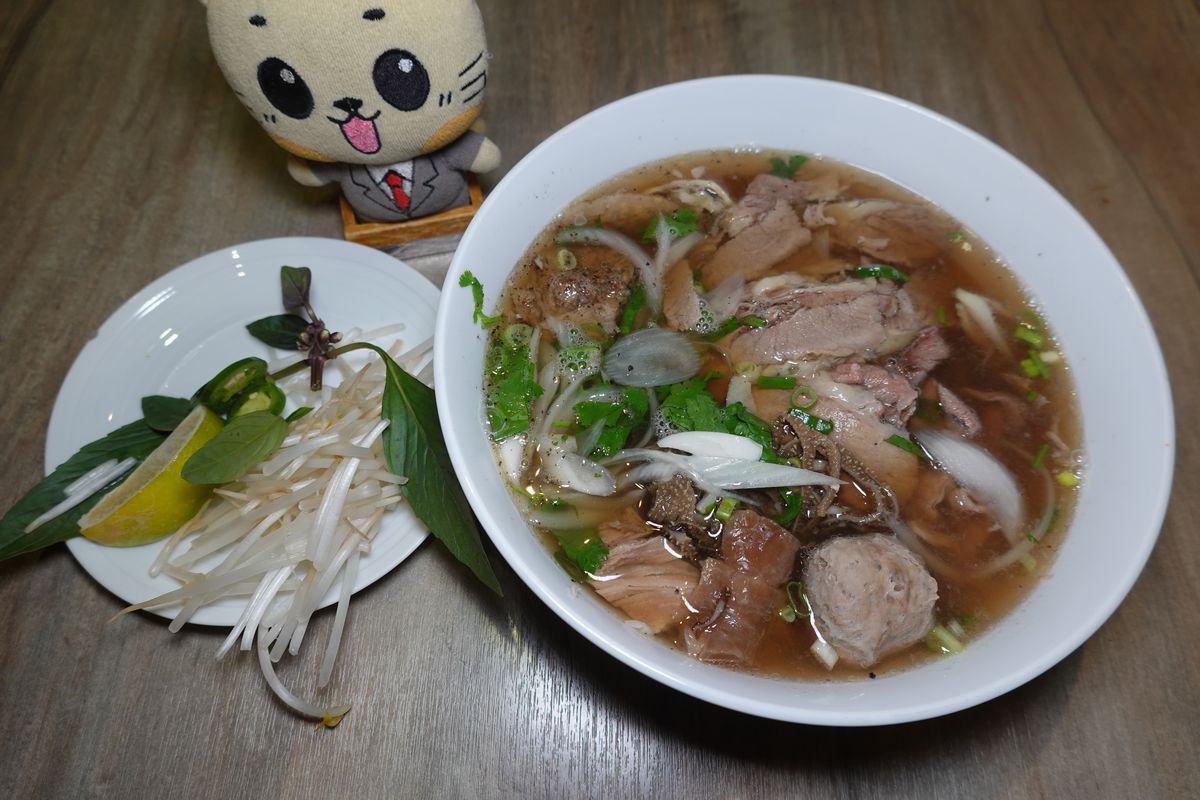 【台北忠孝復興站美食】越苑 PhoEver 2.0 極粉麵專賣店 2026:美式越南河粉是什麼?居然比越式越南河粉更豪華澎湃,還有潮洲河粉、越南三明治與馬來西亞黑叉燒 7274 【台北忠孝復興站美食】越苑 PhoEver 2.0 極粉麵專賣店 2026:美式越南河粉是什麼?居然比越式越南河粉更豪華澎湃,還有潮洲河粉、越南三明治與馬來西亞黑叉燒 7274