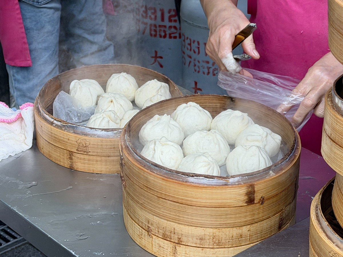 【花蓮市美食】公正包子店 2026:花蓮超人氣排隊名店,白胖胖小籠包一顆只要7元!7280 【花蓮市美食】公正包子店 2026:花蓮超人氣排隊名店,白胖胖小籠包一顆只要7元!7280
