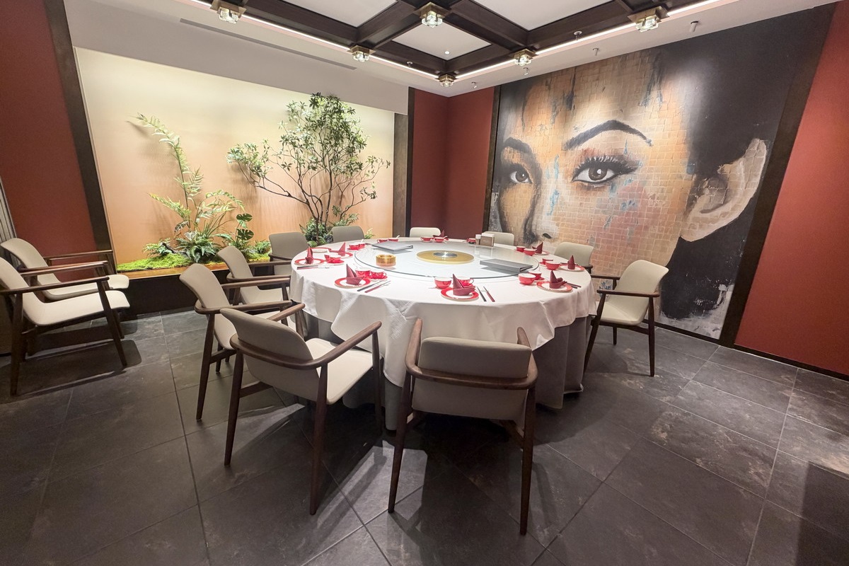 【台北象山站美食】劉家宴 2026:烤鴨撐竿跳!信義區新開幕中餐廳,主打京魯菜與淮揚菜,蓑衣花刀法666刀見功夫,海膽水餃很創新 7284 【台北象山站美食】劉家宴 2026:烤鴨撐竿跳!信義區新開幕中餐廳,主打京魯菜與淮揚菜,蓑衣花刀法666刀見功夫,海膽水餃很創新 7284