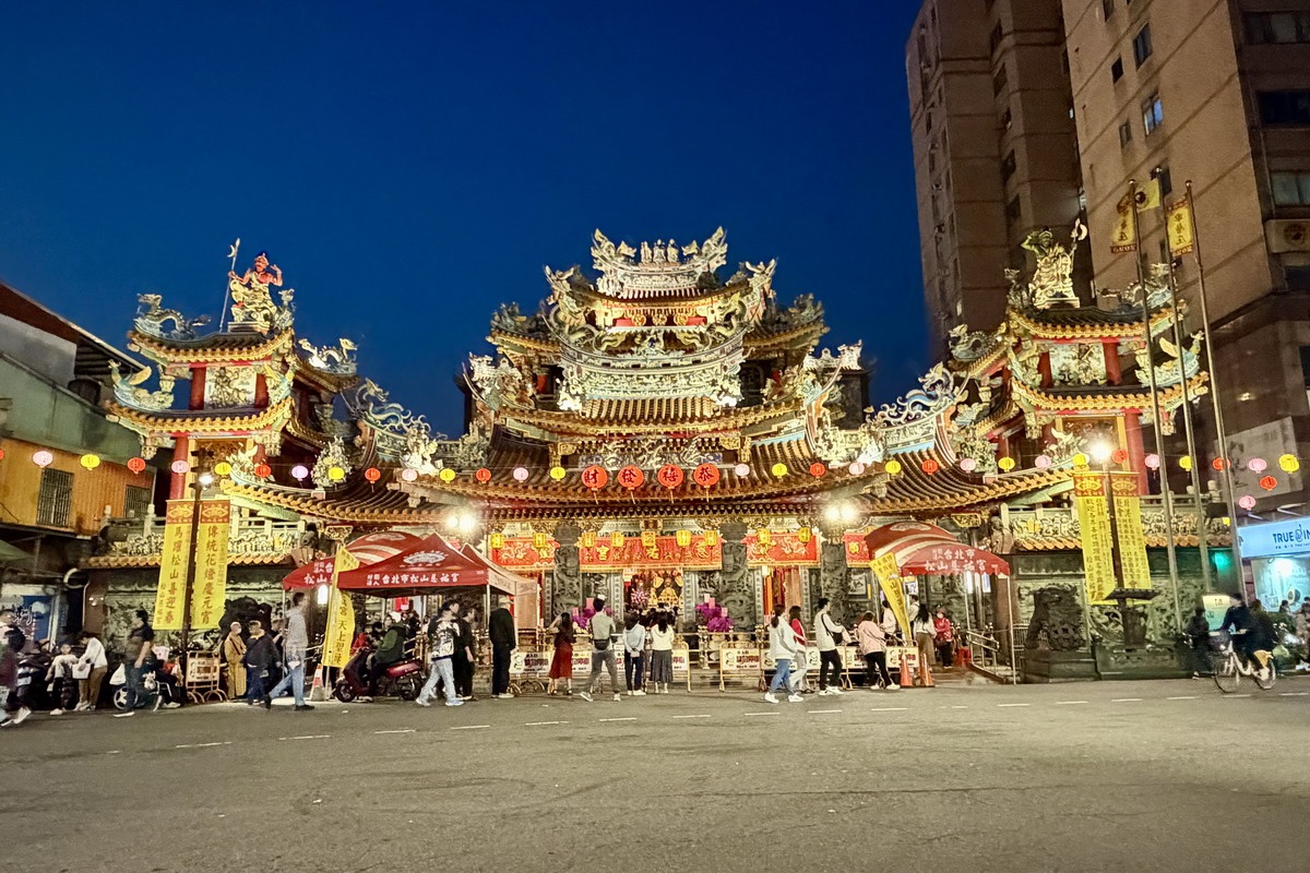 【懶人包】貓大爺饒河街觀光夜市美食特輯(2026,29家):胡椒餅、藥燉排骨、臭豆腐、烤玉米、麵線、滷味、豆花必吃美食 7285 【懶人包】貓大爺饒河街觀光夜市美食特輯(2026,29家):胡椒餅、藥燉排骨、臭豆腐、烤玉米、麵線、滷味、豆花必吃美食 7285