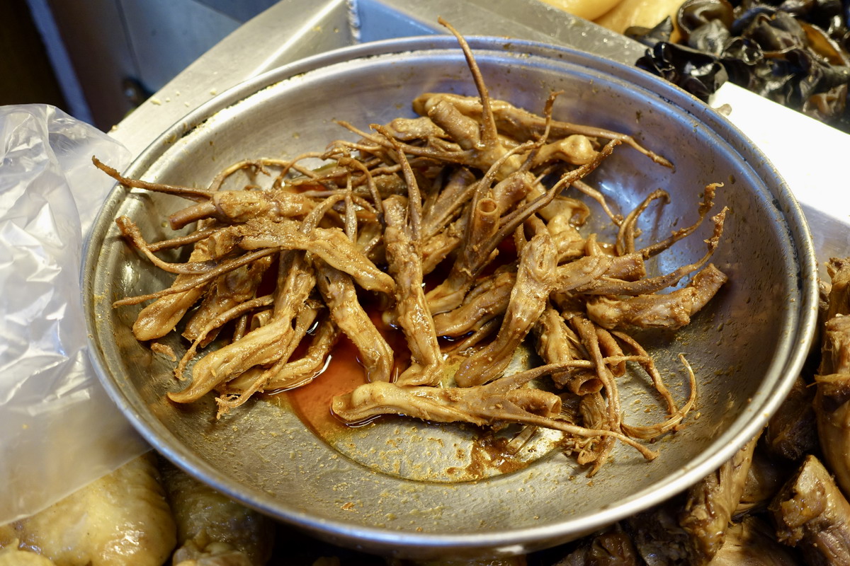 【台北松山站美食】阿國滷味 2026：饒河街夜市熱門店，1988年創立平實滷味攤，追劇、宵夜好夥伴 7289