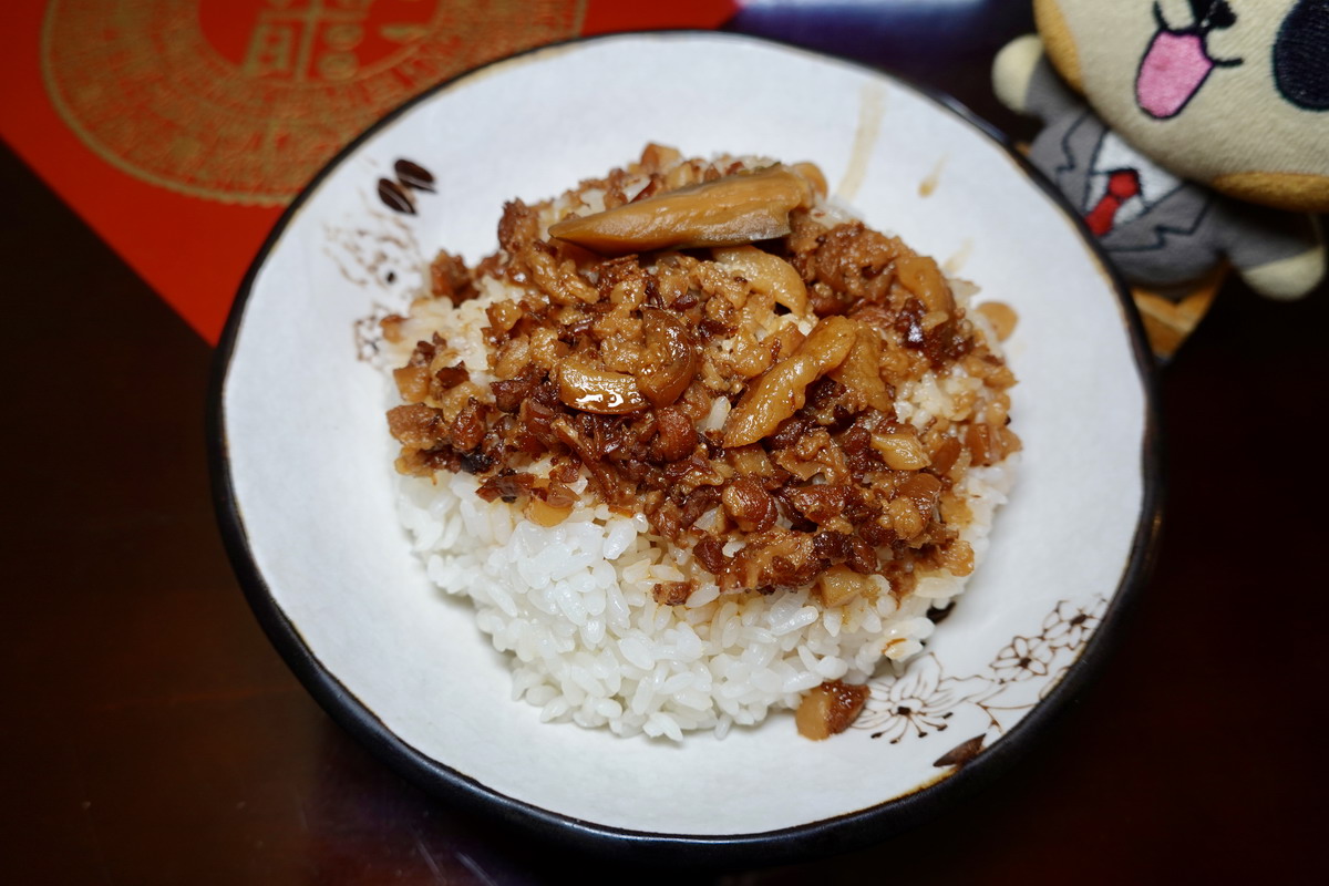 【台北東湖站美食】全6連霸肉燥飯 2026:樂活公園賞櫻花順道吃在地美食,店名很奇怪,但是排骨飯、炸紅燒肉及滷豆腐不錯吃 7294 【台北東湖站美食】全6連霸肉燥飯 2026:樂活公園賞櫻花順道吃在地美食,店名很奇怪,但是排骨飯、炸紅燒肉及滷豆腐不錯吃 7294
