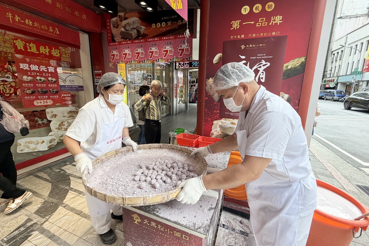 網站近期文章：【台北西門站美食】大黑松小倆口 2026：台灣伴手禮名店、牛軋糖創始店，現場製作韓國觀光客最愛牛軋餅，還可以免費試吃，現烤起酥三明治和起酥蛋糕也是名物（元宵節手工現搖元宵）7297