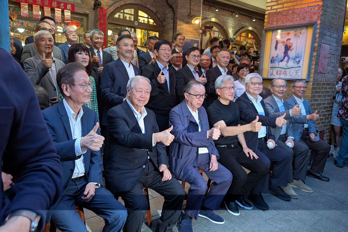 即時熱門文章：【台北小巨蛋站美食】磚窯古早味懷舊餐廳敦南店 2026：懷舊風裝潢與古早味台菜，「輝達」黃仁勳就愛這一味，年年舉辦「兆元宴」，經濟實惠聚餐餐廳 7246