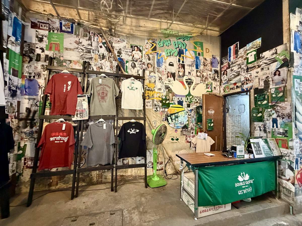 【泰國曼谷旅遊】嵩越路 Song Wat Road 2026:曼谷最新爆紅熱門散步街,唐人區古今融合帶來滿滿鬆馳感,老建築、美食、咖啡、文青小店、巷弄彩繪,一條街可以逛一整天,打卡美照拍不完 7302 【泰國曼谷旅遊】嵩越路 Song Wat Road 2026:曼谷最新爆紅熱門散步街,唐人區古今融合帶來滿滿鬆馳感,老建築、美食、咖啡、文青小店、巷弄彩繪,一條街可以逛一整天,打卡美照拍不完 7302