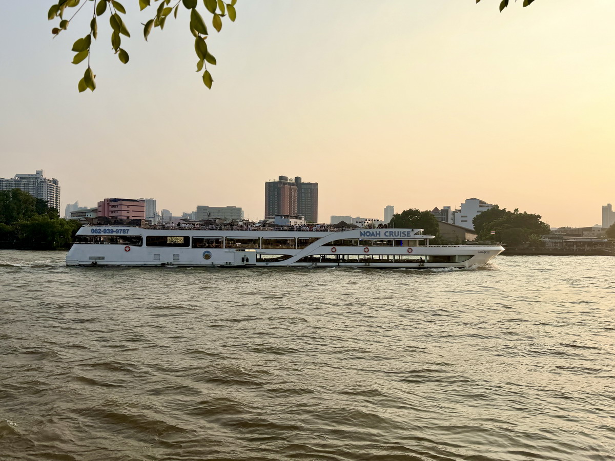 【泰國曼谷旅遊】嵩越路 Song Wat Road 2026:曼谷最新爆紅熱門散步街,唐人區古今融合帶來滿滿鬆馳感,老建築、美食、咖啡、文青小店、巷弄彩繪,一條街可以逛一整天,打卡美照拍不完 7302 【泰國曼谷旅遊】嵩越路 Song Wat Road 2026:曼谷最新爆紅熱門散步街,唐人區古今融合帶來滿滿鬆馳感,老建築、美食、咖啡、文青小店、巷弄彩繪,一條街可以逛一整天,打卡美照拍不完 7302