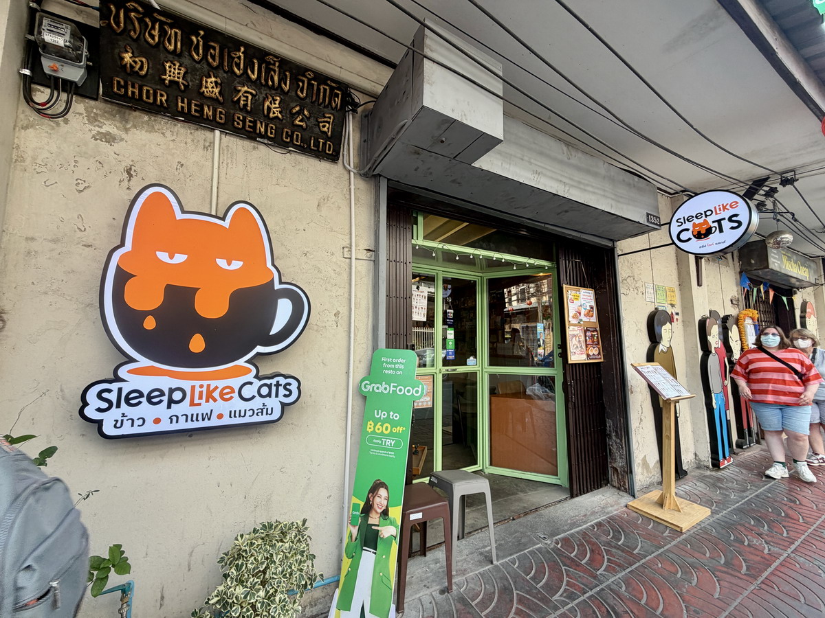 【泰國曼谷旅遊】嵩越路 Song Wat Road 2026:曼谷最新爆紅熱門散步街,唐人區古今融合帶來滿滿鬆馳感,老建築、美食、咖啡、文青小店、巷弄彩繪,一條街可以逛一整天,打卡美照拍不完 7302 【泰國曼谷旅遊】嵩越路 Song Wat Road 2026:曼谷最新爆紅熱門散步街,唐人區古今融合帶來滿滿鬆馳感,老建築、美食、咖啡、文青小店、巷弄彩繪,一條街可以逛一整天,打卡美照拍不完 7302