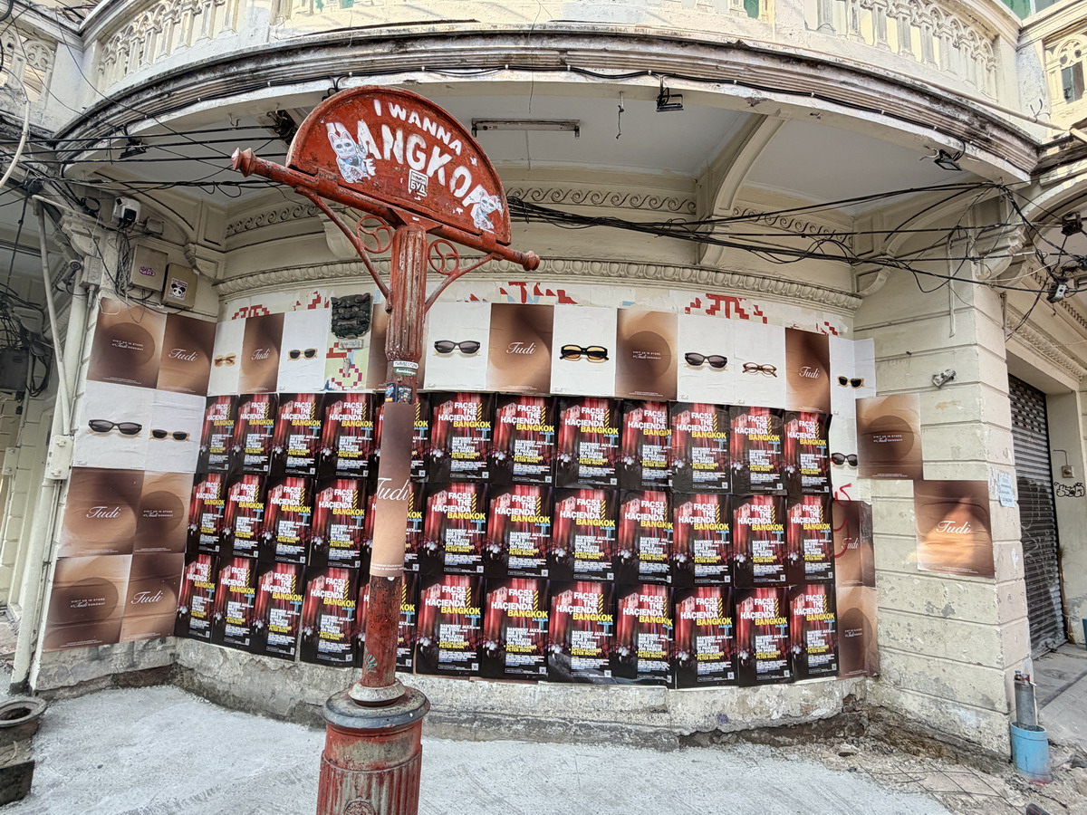 【泰國曼谷旅遊】嵩越路 Song Wat Road 2026:曼谷最新爆紅熱門散步街,唐人區古今融合帶來滿滿鬆馳感,老建築、美食、咖啡、文青小店、巷弄彩繪,一條街可以逛一整天,打卡美照拍不完 7302 【泰國曼谷旅遊】嵩越路 Song Wat Road 2026:曼谷最新爆紅熱門散步街,唐人區古今融合帶來滿滿鬆馳感,老建築、美食、咖啡、文青小店、巷弄彩繪,一條街可以逛一整天,打卡美照拍不完 7302