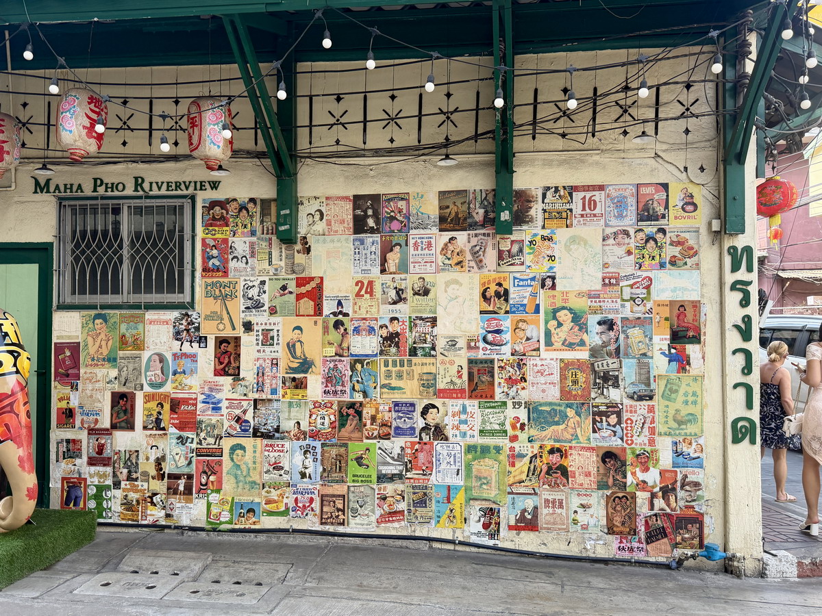 【泰國曼谷旅遊】嵩越路 Song Wat Road 2026:曼谷最新爆紅熱門散步街,唐人區古今融合帶來滿滿鬆馳感,老建築、美食、咖啡、文青小店、巷弄彩繪,一條街可以逛一整天,打卡美照拍不完 7302 【泰國曼谷旅遊】嵩越路 Song Wat Road 2026:曼谷最新爆紅熱門散步街,唐人區古今融合帶來滿滿鬆馳感,老建築、美食、咖啡、文青小店、巷弄彩繪,一條街可以逛一整天,打卡美照拍不完 7302