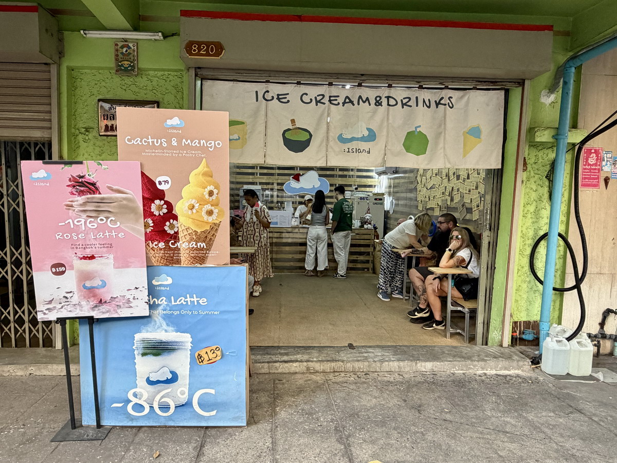 【泰國曼谷旅遊】嵩越路 Song Wat Road 2026:曼谷最新爆紅熱門散步街,唐人區古今融合帶來滿滿鬆馳感,老建築、美食、咖啡、文青小店、巷弄彩繪,一條街可以逛一整天,打卡美照拍不完 7302 【泰國曼谷旅遊】嵩越路 Song Wat Road 2026:曼谷最新爆紅熱門散步街,唐人區古今融合帶來滿滿鬆馳感,老建築、美食、咖啡、文青小店、巷弄彩繪,一條街可以逛一整天,打卡美照拍不完 7302