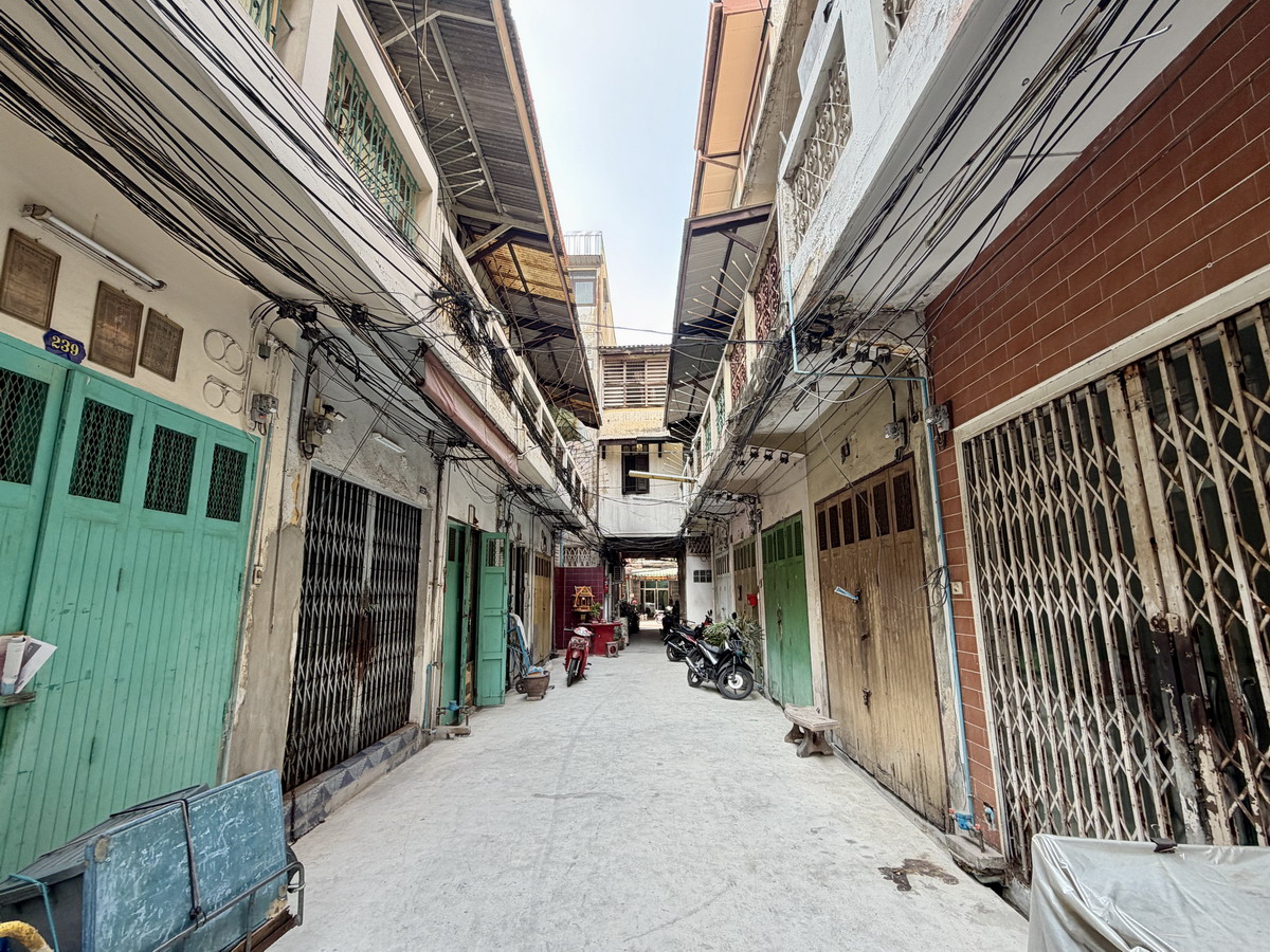 【泰國曼谷旅遊】嵩越路 Song Wat Road 2026:曼谷最新爆紅熱門散步街,唐人區古今融合帶來滿滿鬆馳感,老建築、美食、咖啡、文青小店、巷弄彩繪,一條街可以逛一整天,打卡美照拍不完 7302 【泰國曼谷旅遊】嵩越路 Song Wat Road 2026:曼谷最新爆紅熱門散步街,唐人區古今融合帶來滿滿鬆馳感,老建築、美食、咖啡、文青小店、巷弄彩繪,一條街可以逛一整天,打卡美照拍不完 7302