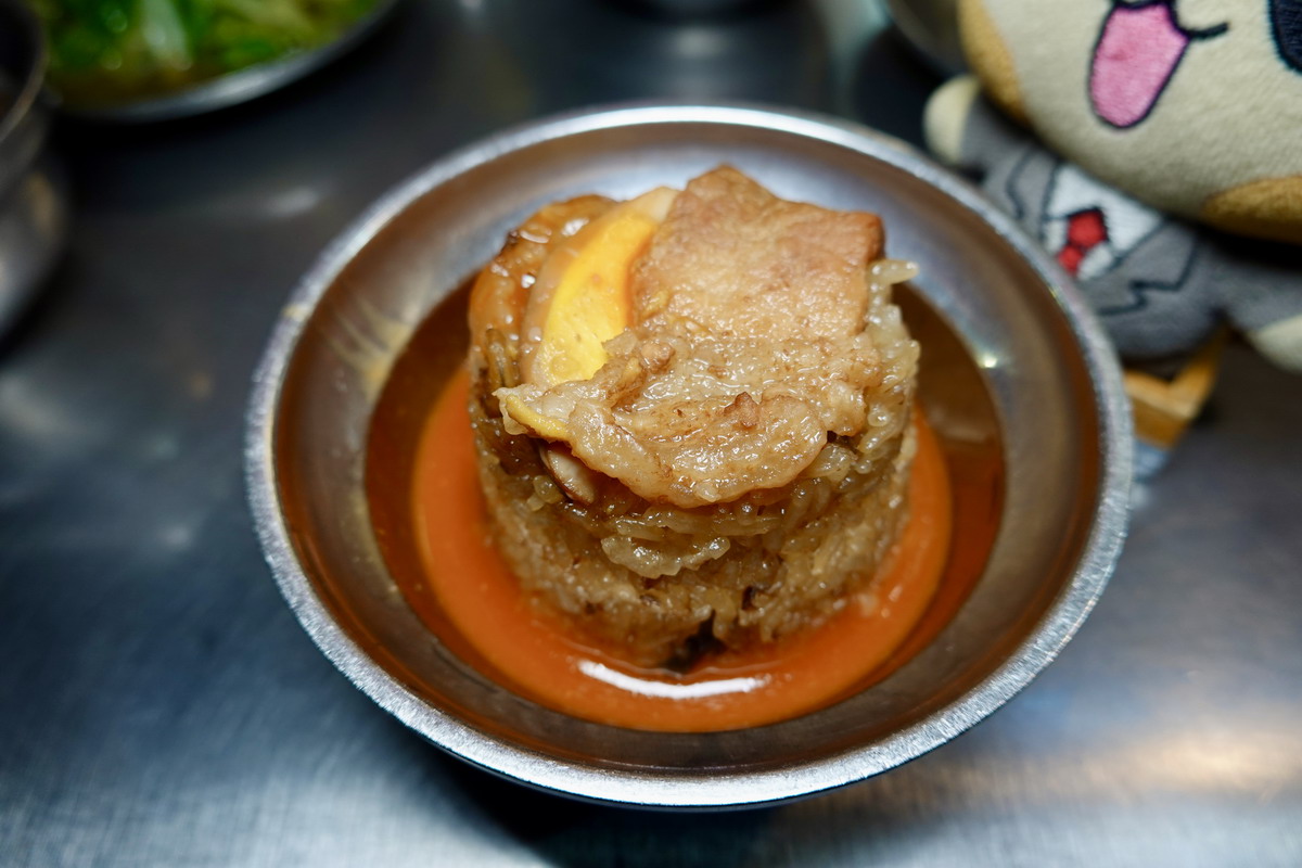 【台北南機場夜市美食】曉迪筒仔米糕 2026：被低估的滷肉飯？被米糕耽誤的滷肉飯？夜市排隊小攤滷肉飯才是本體 7303