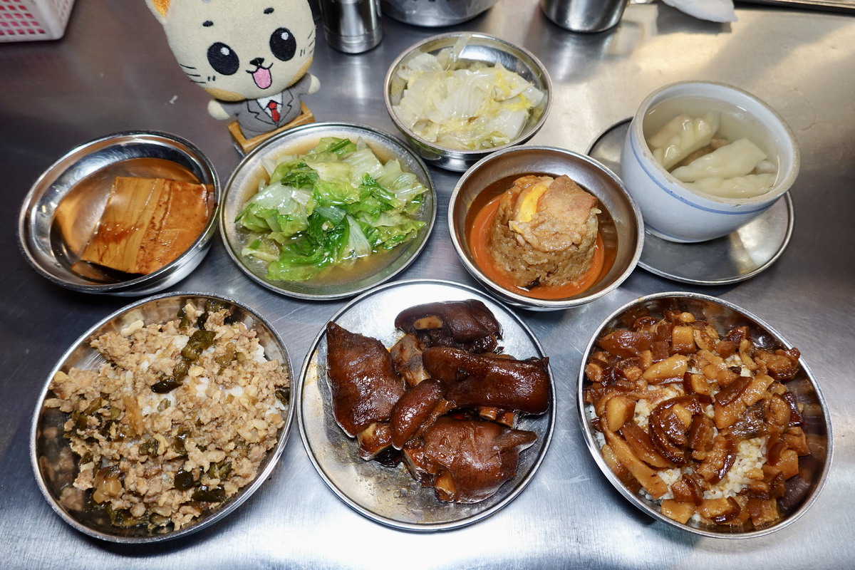 【台北南機場夜市美食】曉迪筒仔米糕 2026：被低估的滷肉飯？被米糕耽誤的滷肉飯？夜市排隊小攤滷肉飯才是本體 7303