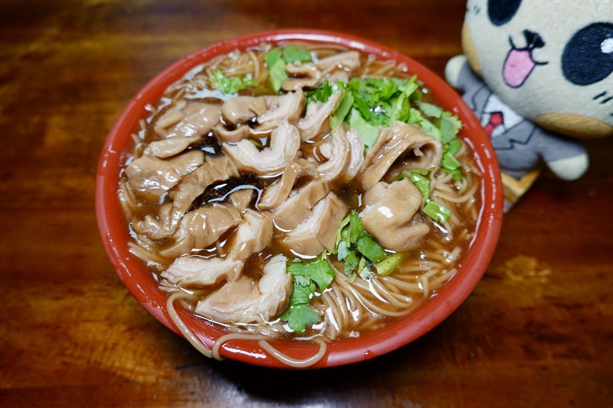 【新北三重站美食】阿倍大腸麵線 2026：大腸表面張力！1995年創立在地人激推麵線，愛吃的里長伯開的美味小攤，《美鳳有約》、《食尚玩家》都推薦 7311